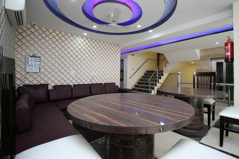 Oyo 9146 Hotel Hsp