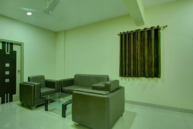 Hotel Oyo 9946 Ckb Apartment