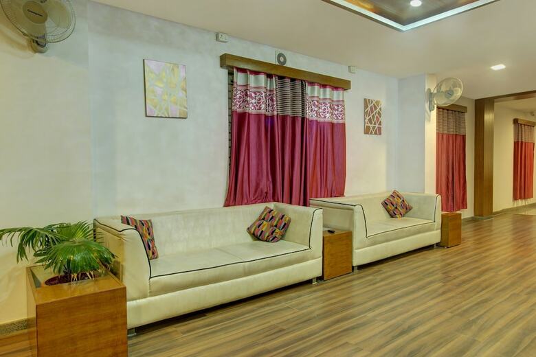 Hotel Oyo 9946 Ckb Apartment