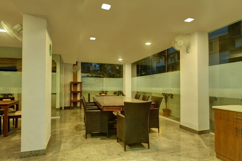 Hotel Oyo 9946 Ckb Apartment