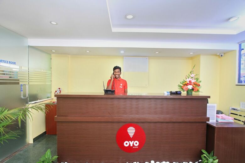 Hotel Oyo 9653 Ample Premium Suites