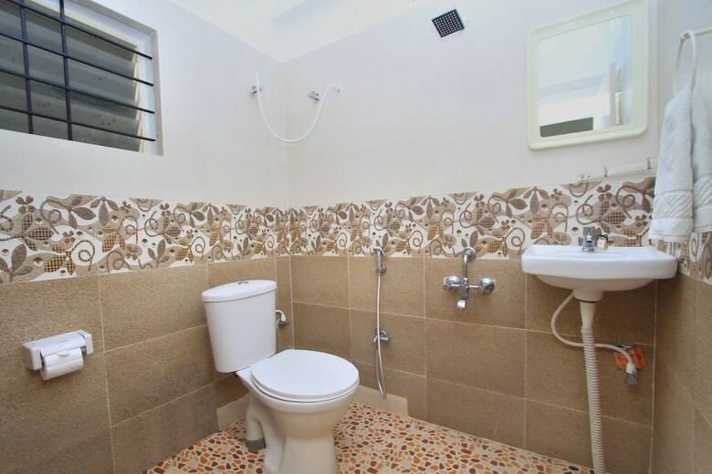 Hotel Oyo 9653 Ample Premium Suites
