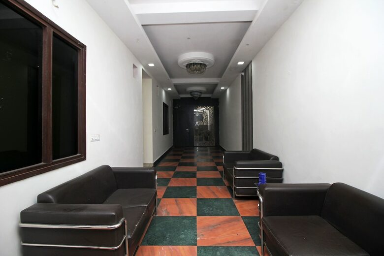 Oyo 5383 Hotel Under Bridge Inn