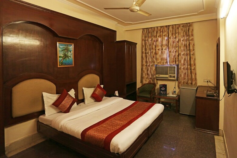 Oyo 6886 Hotel Gold Palace
