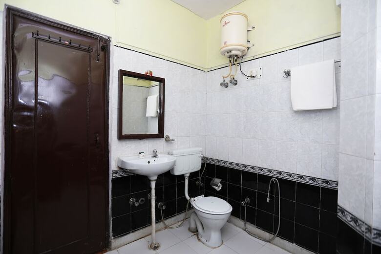 Oyo 9534 Hotel Heights