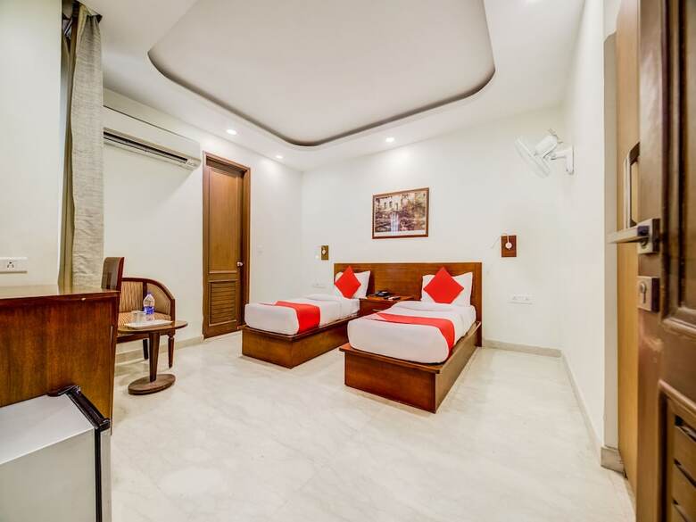 Oyo 9553 Hotel Kings Plaza