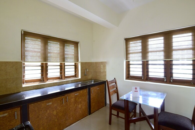 Hotel Oyo 9780 La Costa Residency