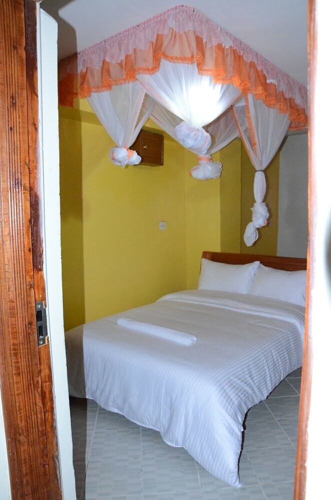 Golden Goose Hotel