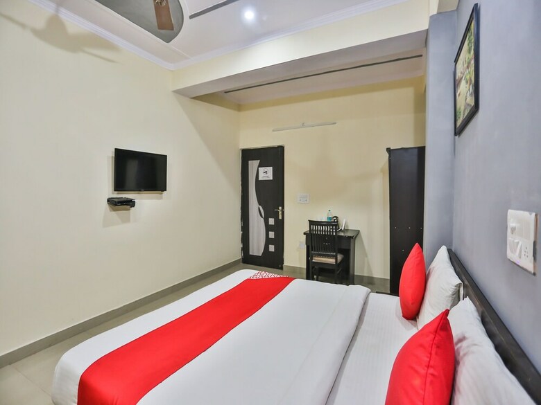 Hotel Oyo 10032 Dwarka