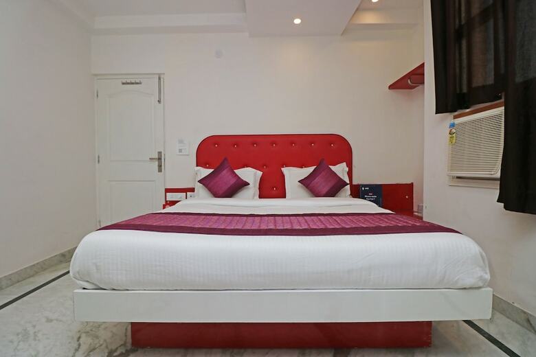 Hotel Oyo 9821 Gali Hari Mandir