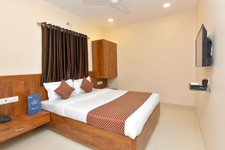 Hotel Oyo 8757 Prakash Inn