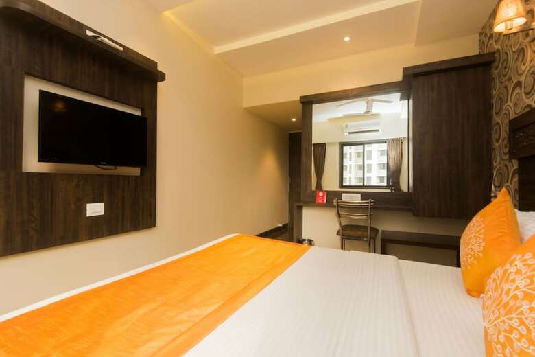 Oyo 10650 Hotel Lotus Residency