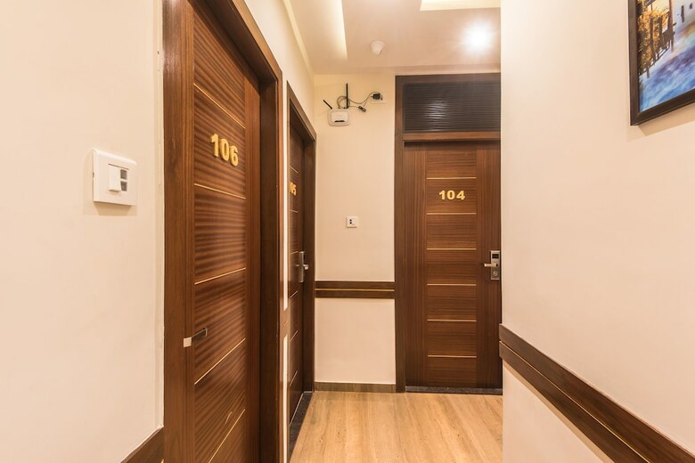 Hotel Oyo 9328 Empire Suite