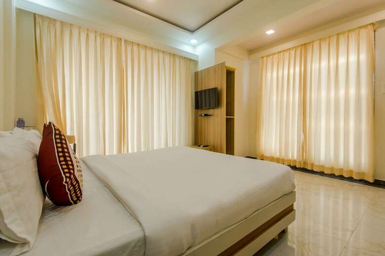 Hotel Oyo 9635 Kharghar