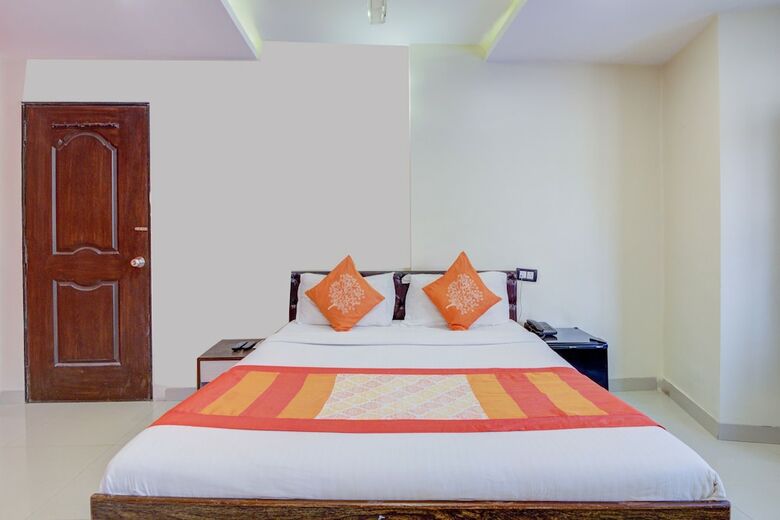Oyo 9748 Hotel Girgaon Palace