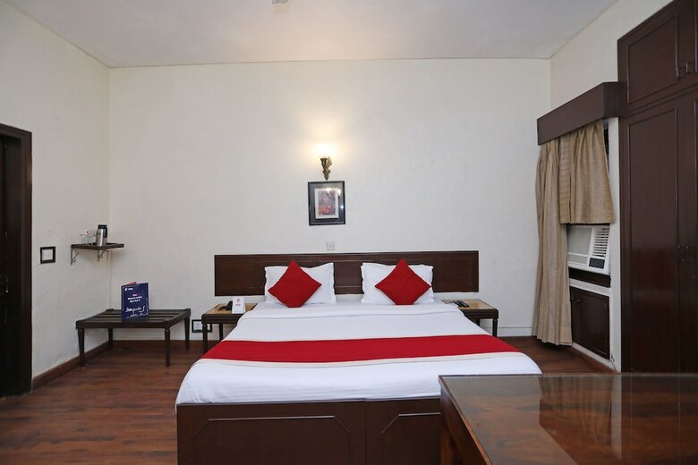 Oyo 1219 Hamilton Hotel
