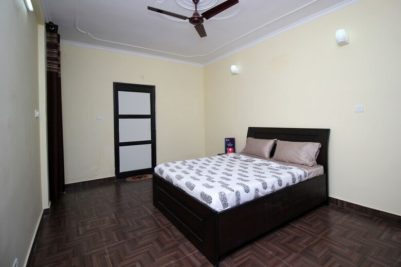 Hotel Oyo 9250 Green Suits