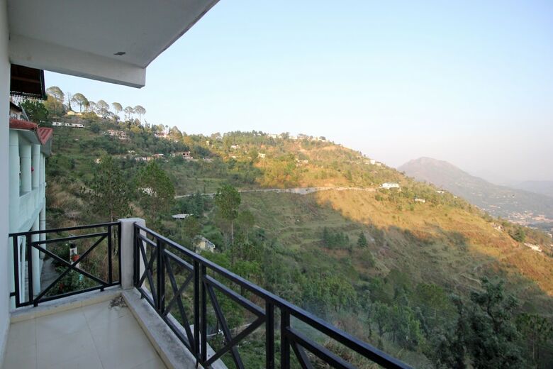 Hotel Oyo 9250 Green Suits
