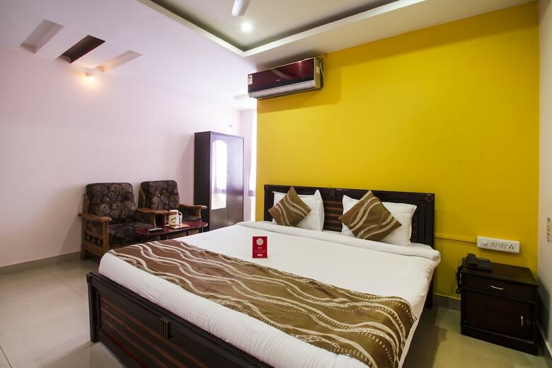 Hotel Oyo 8618 Mourya Grand