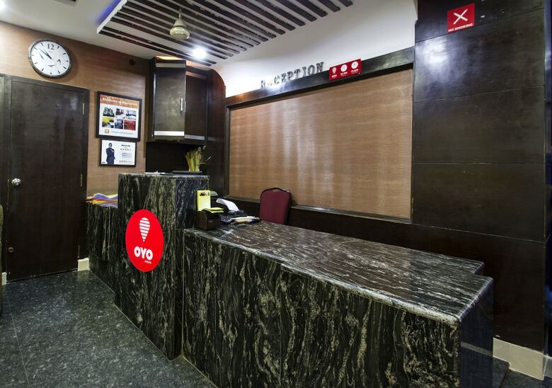 Hotel Oyo 8618 Mourya Grand