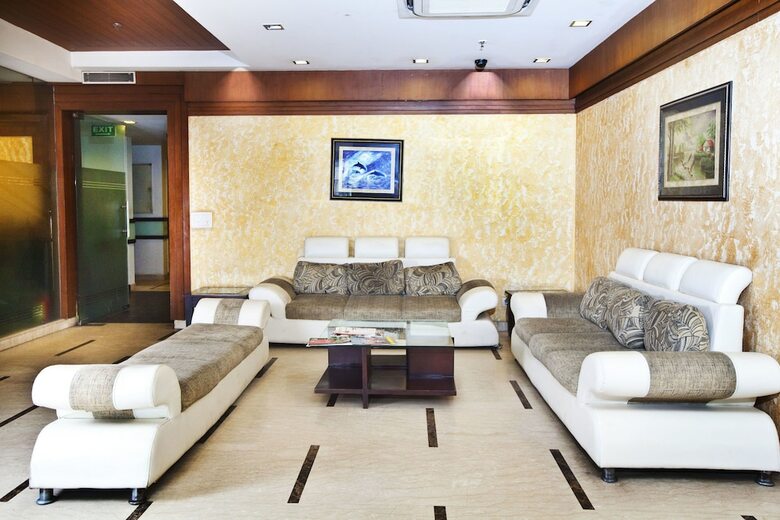 Oyo 383 Hotel Divine Paradise