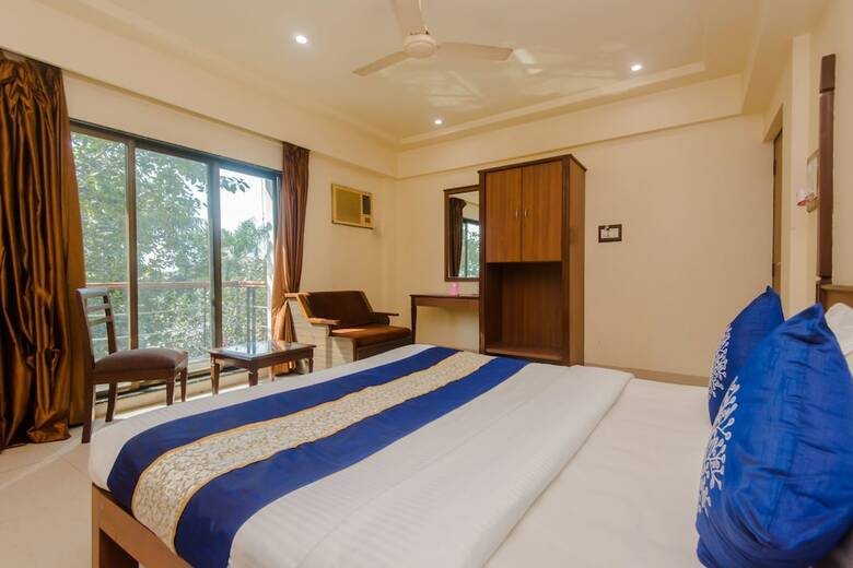 Oyo 10382 Hotel Saffron Suites