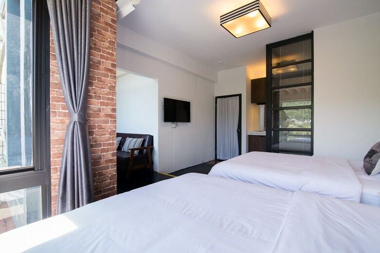Bed & Breakfast C T House