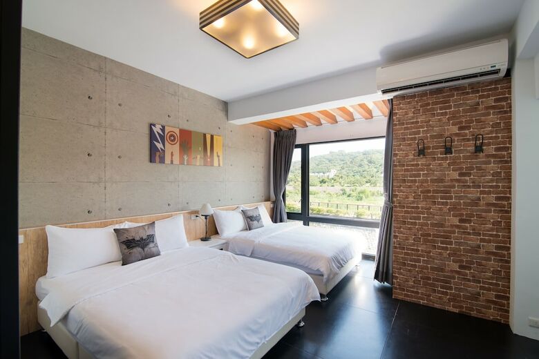 Bed & Breakfast C T House