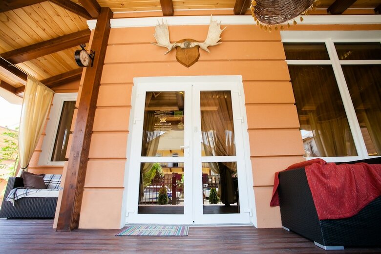 Zhemchug Village Hotel