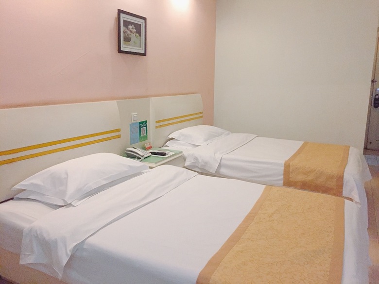 Longmen Peony Xinyudong Hotel