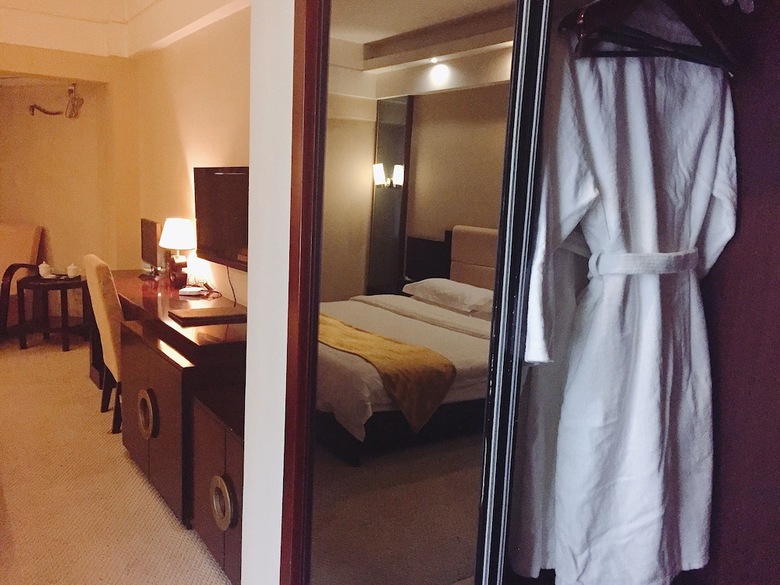 Longmen Peony Xinyudong Hotel