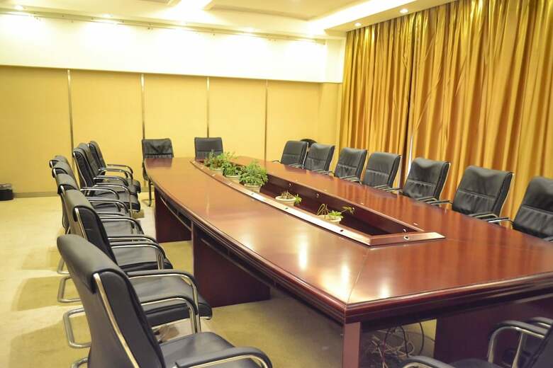 Longmen Peony Xinyudong Hotel