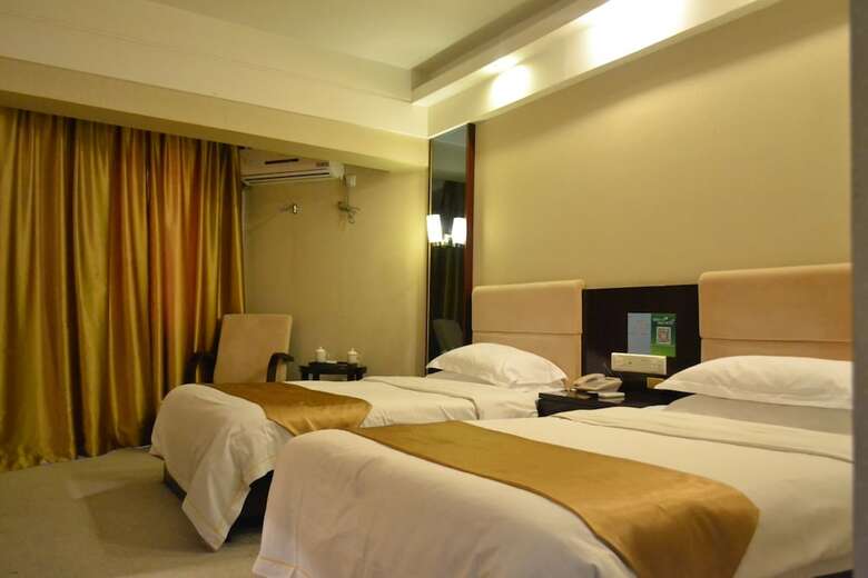 Longmen Peony Xinyudong Hotel