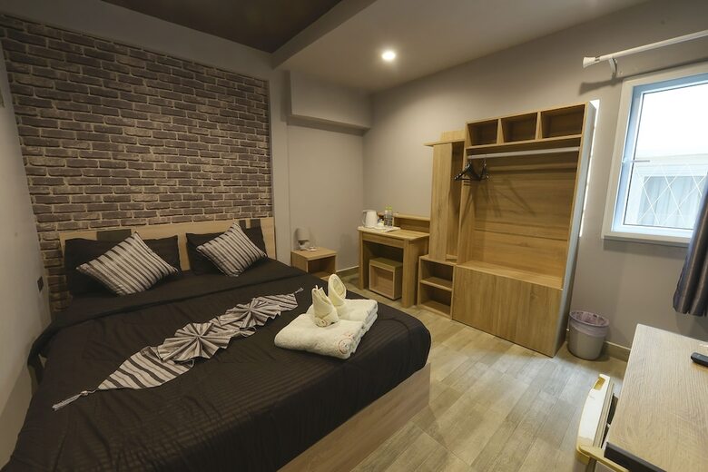 Hostal Livit70's Hotel & Hostel