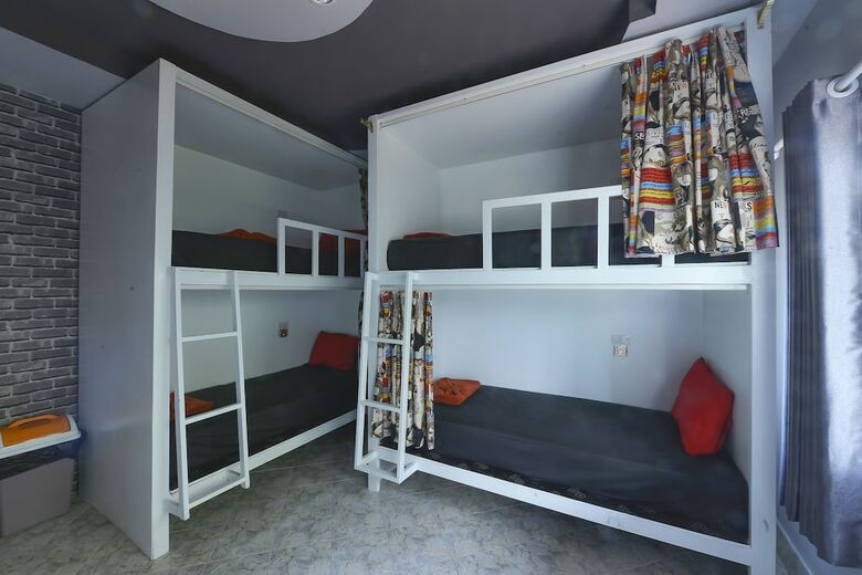 Hostal Livit70's Hotel & Hostel
