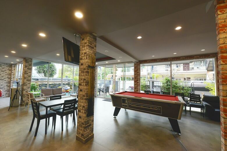 Hostal Livit70's Hotel & Hostel