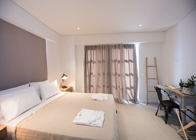 Hotel Crystal Waters