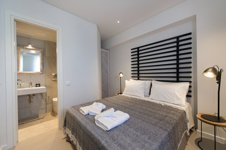 Hotel Crystal Waters