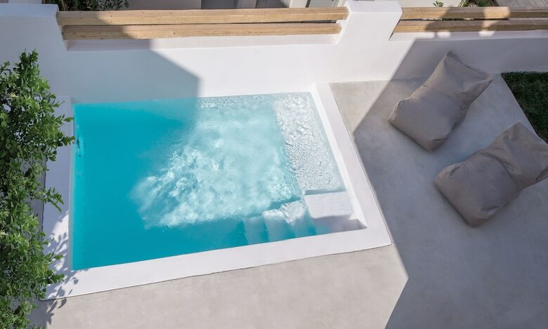 Hotel Crystal Waters