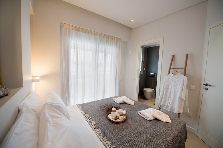Hotel Crystal Waters