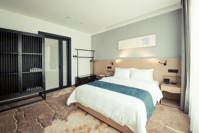 Qianna Qianxun Hotel