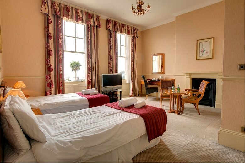Russell Hotel - Daish's Holidays