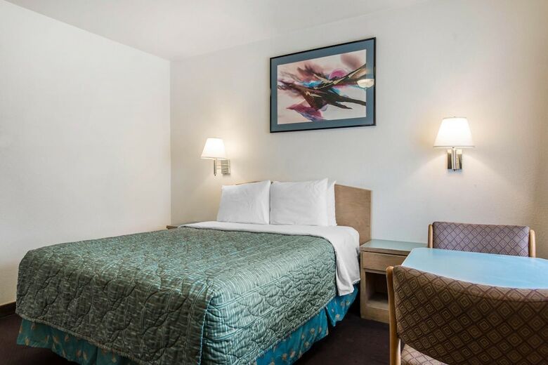 Motel Rodeway Inn Beaumont 1-10