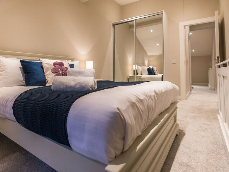 Pierce Brosnan Suite - Hiphipstay