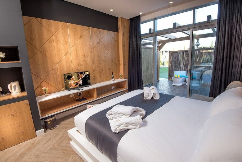 Aquaduct Hotel