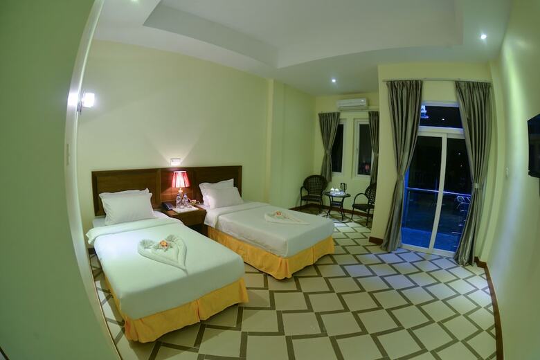 Ocean Blue Ngwe Saung Beach Hotel