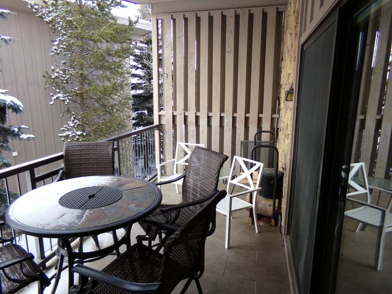 Lake Cliffe 1 Bed 1 Bath Views