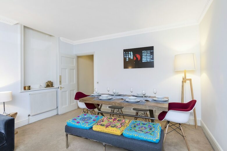 Club Living - Baker Street Apartments