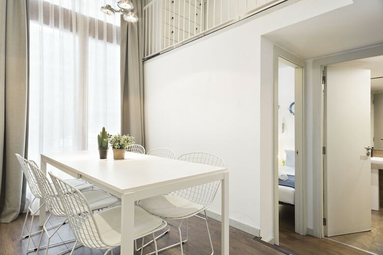 Apartamentos Uma Suites Barceloneta Beach