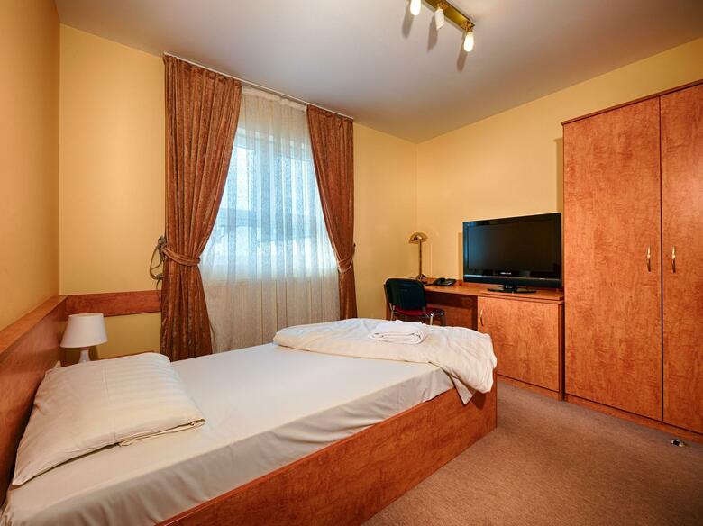 Albatros Airport Hotel